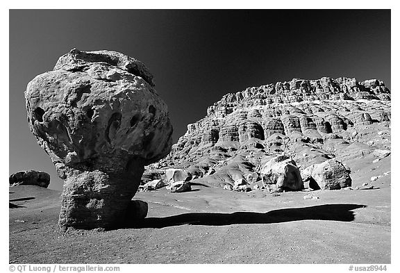 Mushroom rock near Page. Arizona, USA (black and white)