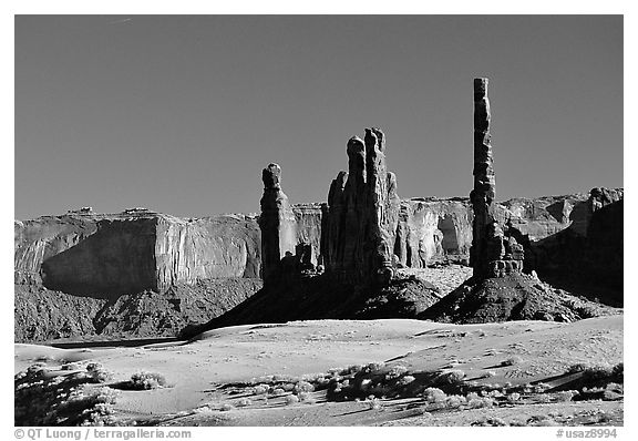Yei bi Chei and Totem Pole, afternoon. Monument Valley Tribal Park, Navajo Nation, Arizona and Utah, USA
