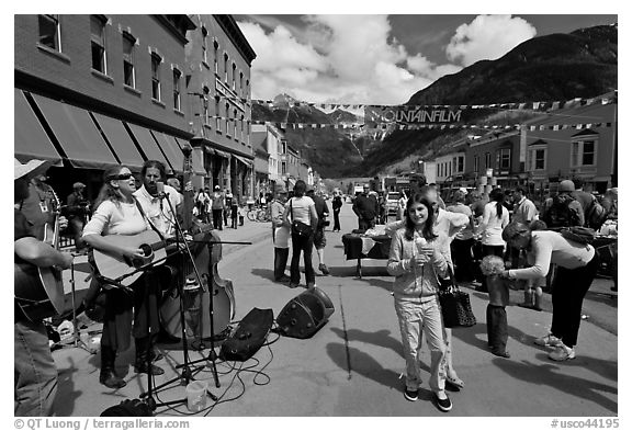 Live musicians on main street. Telluride, Colorado, USA (black and white)