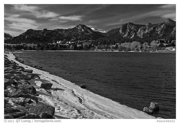 Lake Estes, late winter. Colorado, USA