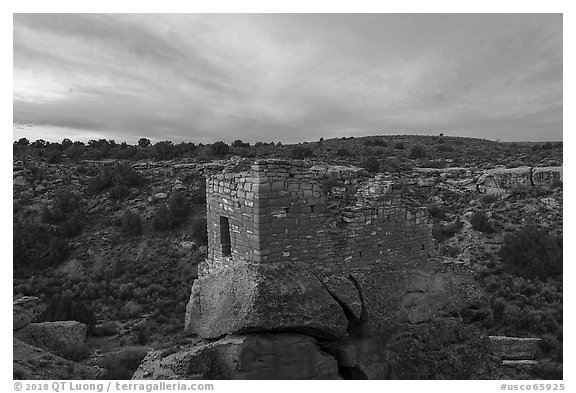 Stronghold House, sunrise. Hovenweep National Monument, Colorado, USA (black and white)