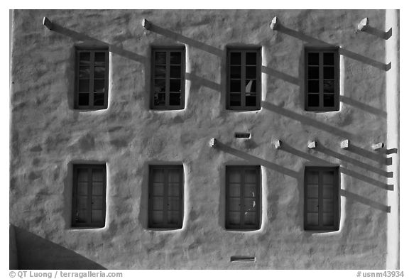 Detail of architecture in pueblo style, American Indian art museum. Santa Fe, New Mexico, USA (black and white)