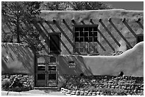 House in revival pueblo style, Canyon Road. Santa Fe, New Mexico, USA (black and white)