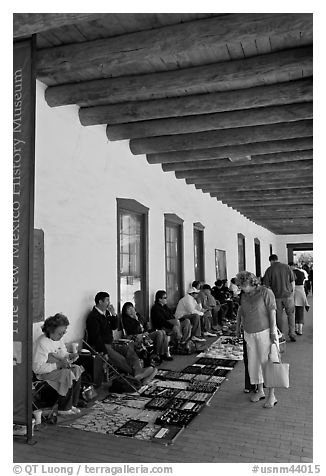 El Palacio Real (oldest public building in the US) with native vendors. Santa Fe, New Mexico, USA (black and white)