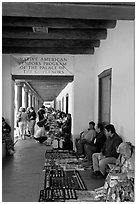 Native americans selling arts and crafts. Santa Fe, New Mexico, USA (black and white)