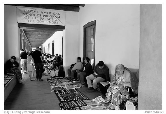 Native americans selling in front of the Palace of the Governors. Santa Fe, New Mexico, USA