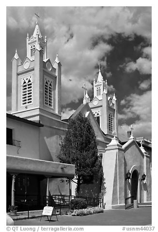Historic San Felipe de Neri Church on plaza. Albuquerque, New Mexico, USA (black and white)