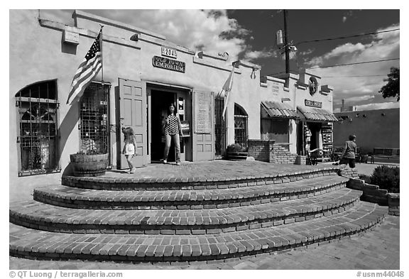 Adobe store, old town. Albuquerque, New Mexico, USA (black and white)