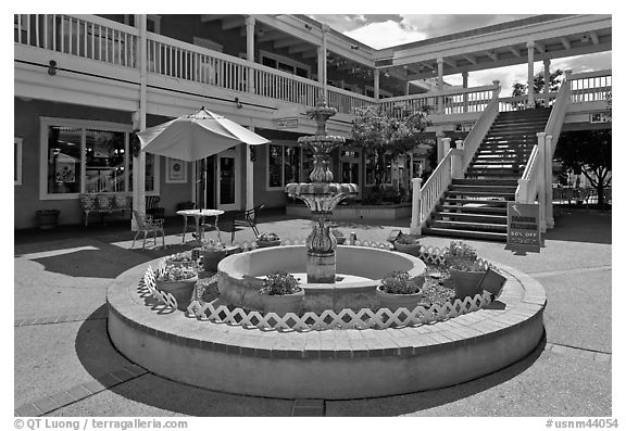 Fountain in shopping area, old town. Albuquerque, New Mexico, USA (black and white)