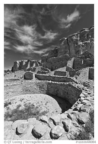 Pueblo Bonito, the largest of the Chacoan Great Houses. Chaco Culture National Historic Park, New Mexico, USA (black and white)