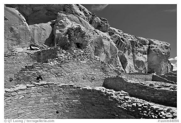 Chetro Ketl. Chaco Culture National Historic Park, New Mexico, USA (black and white)