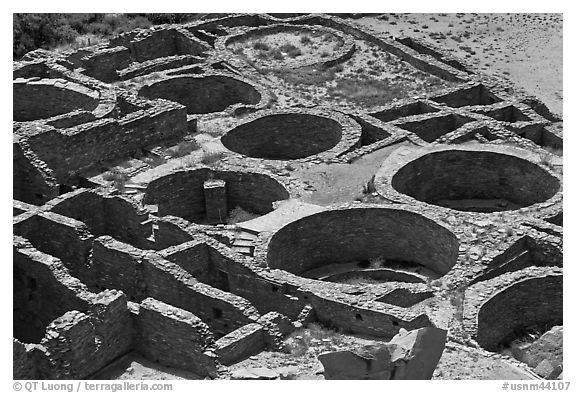 Kivas and rooms of Pueblo Bonito seen from above. Chaco Culture National Historic Park, New Mexico, USA (black and white)