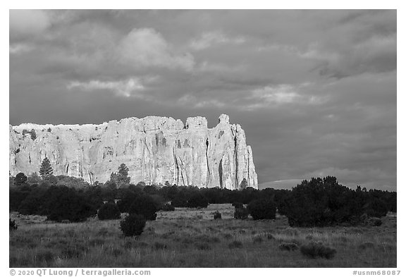 Sandstone promontory at sunrise. El Morro National Monument, New Mexico, USA (black and white)