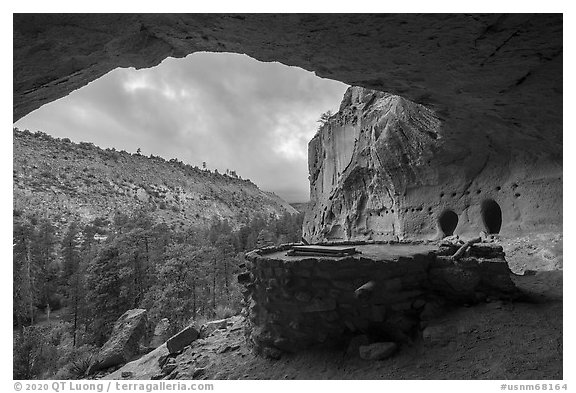 Alcove House. Bandelier National Monument, New Mexico, USA (black and white)