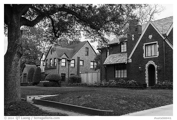 Old houses, North Boulevard. Houston, Texas, USA (black and white)
