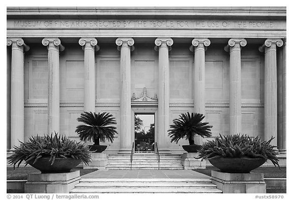 Facade with columuns and motto, Museum of Fine Arts. Houston, Texas, USA (black and white)