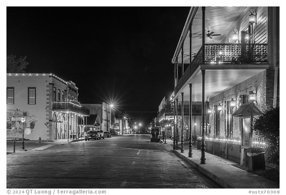 Street with historic buildings at night. Jefferson, Texas, USA (black and white)