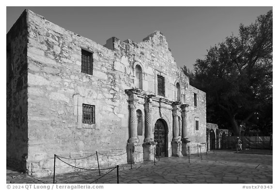 The Alamo, late afternoon. San Antonio, Texas, USA (black and white)