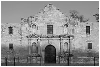 Chapel of the Alamo Mission. San Antonio, Texas, USA ( black and white)