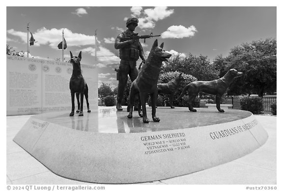 Granite pedestal with bronze statues, and history wall. Military Working Dog Teams National Monument. San Antonio, Texas, USA (black and white)