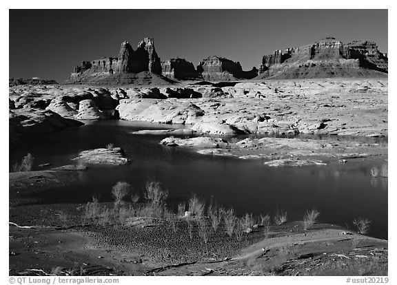 Mesas, Glen Canyon National Recreation Area, Utah. USA (black and white)
