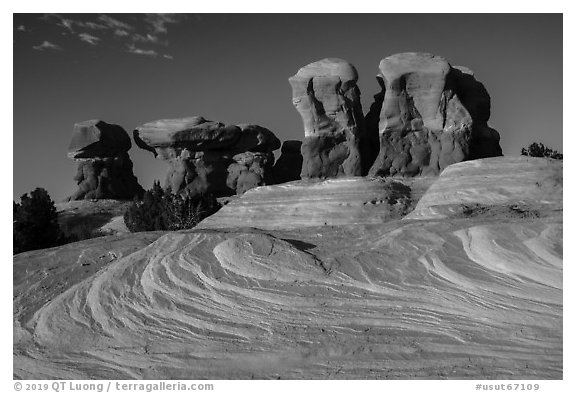 Swirls and hoodoos, Devils Garden. Grand Staircase Escalante National Monument, Utah, USA (black and white)