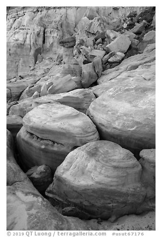 Rounded rocks, Wahweap Wash. Grand Staircase Escalante National Monument, Utah, USA (black and white)