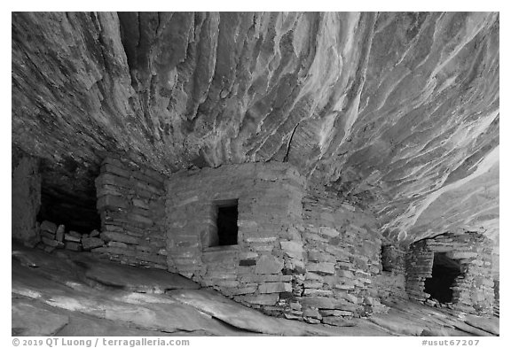 Flame Ceiling Ruin, Mule Canyon. Bears Ears National Monument, Utah, USA (black and white)
