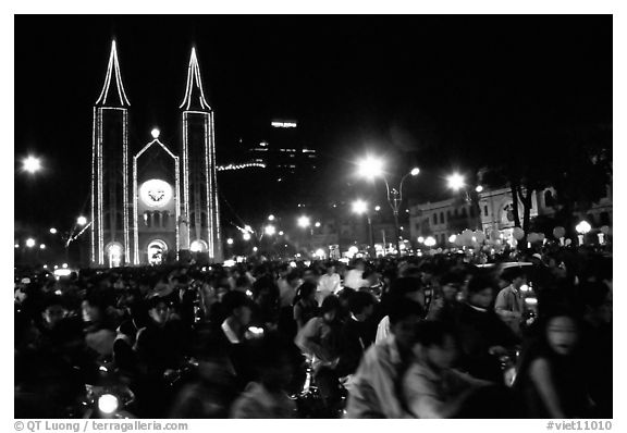 Crowds gather in front of the Cathedral St Joseph for Christmans. Ho Chi Minh City, Vietnam