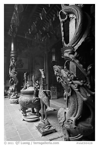 Pillars wrapped in dragons, Ha Chuong Hoi Quan Pagoda. Cholon, District 5, Ho Chi Minh City, Vietnam (black and white)