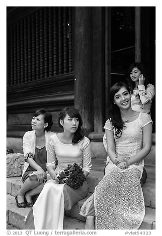 Bridal party, Temple of the Litterature. Hanoi, Vietnam