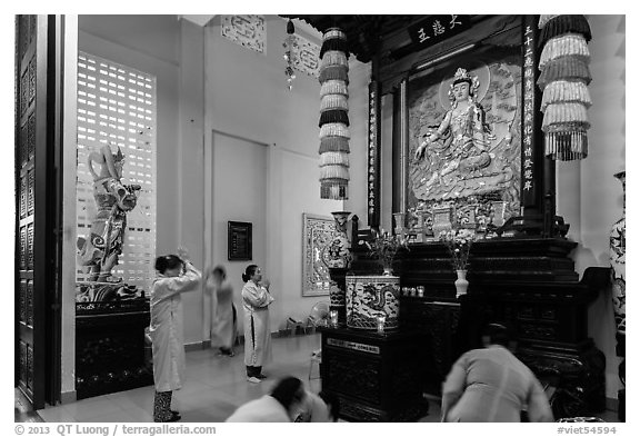 Women worshipping, An Quang Pagoda, district 10. Ho Chi Minh City, Vietnam (black and white)