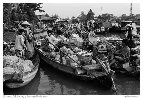 Produce transaction on Phung Diem floating market. Can Tho, Vietnam (black and white)