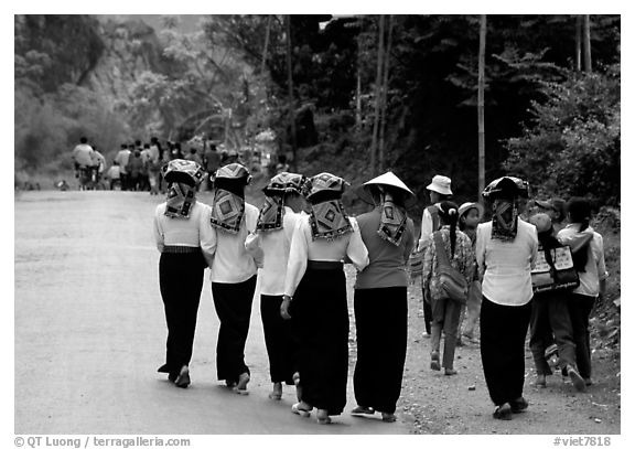 Young thai women walking on the road, between Son La and Tuan Chau. Northwest Vietnam (black and white)