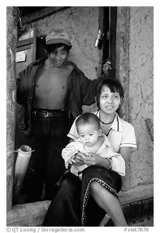 Family in a minority village, between Lai Chau and Tam Duong. Northwest Vietnam (black and white)