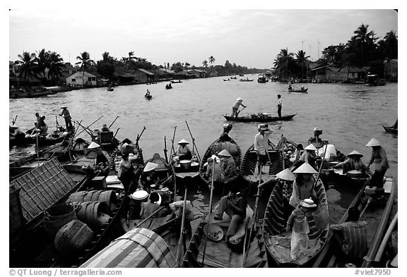 Phung Hiep flaoting market. Can Tho, Vietnam (black and white)