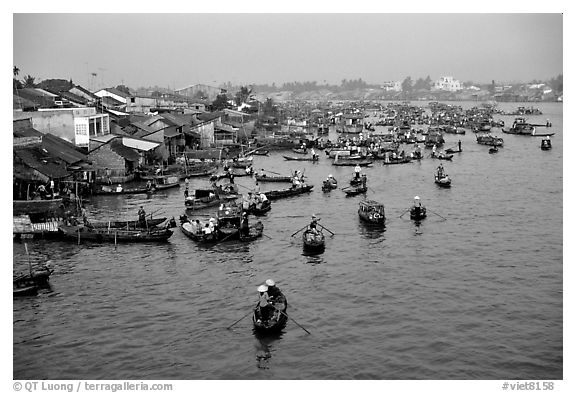 Cai Rang Floating market, early morning. Can Tho, Vietnam (black and white)