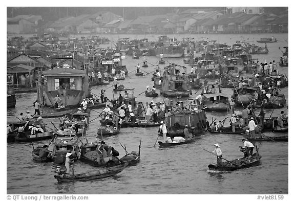 Concentration of small boats at the Cai Rang Floating market. Can Tho, Vietnam