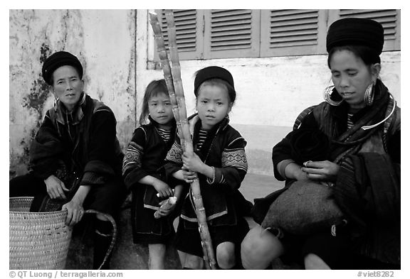 Hmong women kids with sugar cane. Sapa, Vietnam