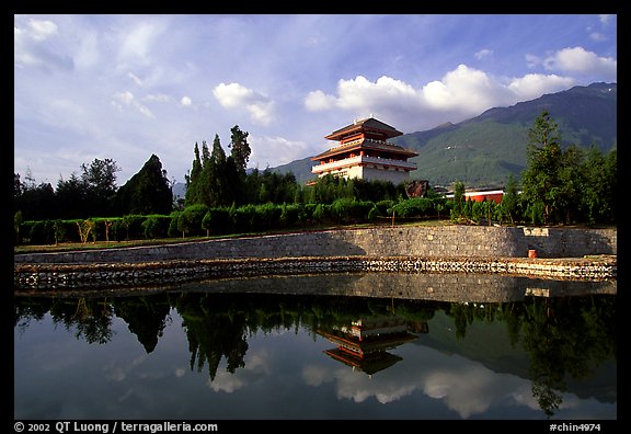 Chong-sheng Si, temple behind the Three Pagodas, reflected in a pond. Dali, Yunnan, China