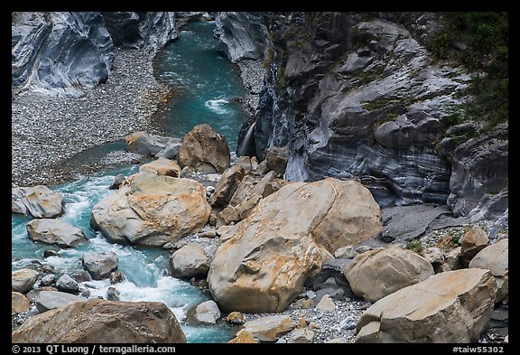 Boulders, marbled gorge walls, and Liwu River. Taroko National Park, Taiwan (color)
