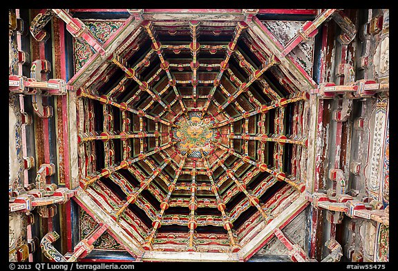 Intricate wooden plafond ceiling, Longshan Temple. Lukang, Taiwan