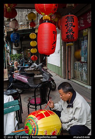 Wu Tun-Hou Lantern shop. Lukang, Taiwan (color)