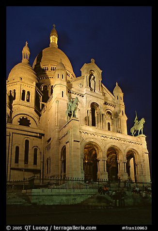 Sacre-coeur basilic at night, Montmartre. Paris, France