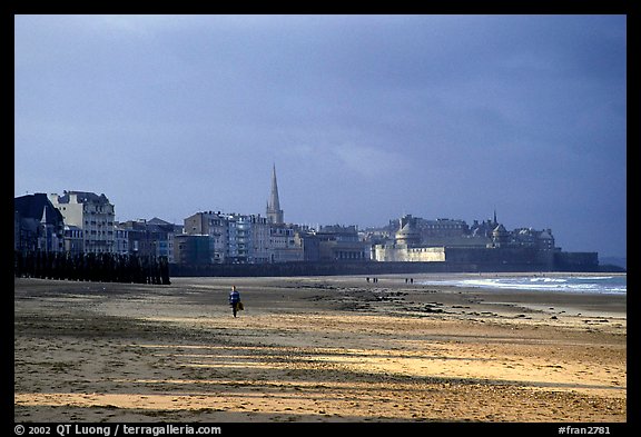 Beach and old town, Saint Malo. Brittany, France (color)