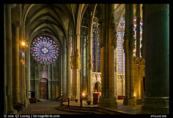 Transept, basilique St-Nazaire. Carcassonne, France (color)