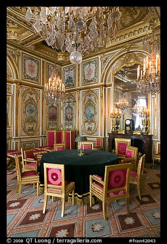 Picture/Photo: Room with meeting table inside Chateau de