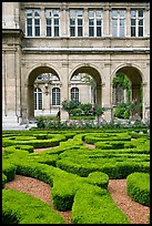 Garden of hotel particulier. Paris, France