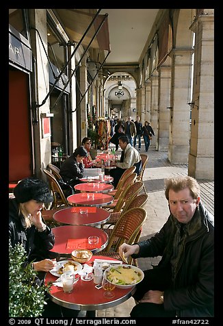 Couple eating at an outdoor table in the Palais Royal arcades. Paris, France (color)