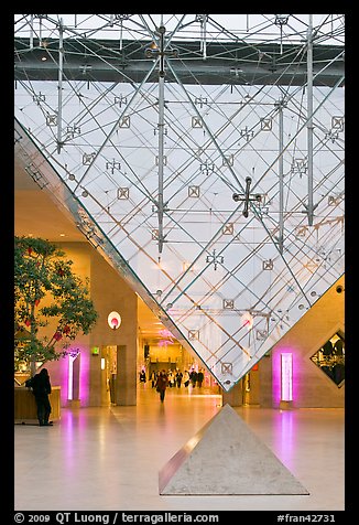 Pyramide inversee (Inverted pyramid) skylight. Paris, France (color)
